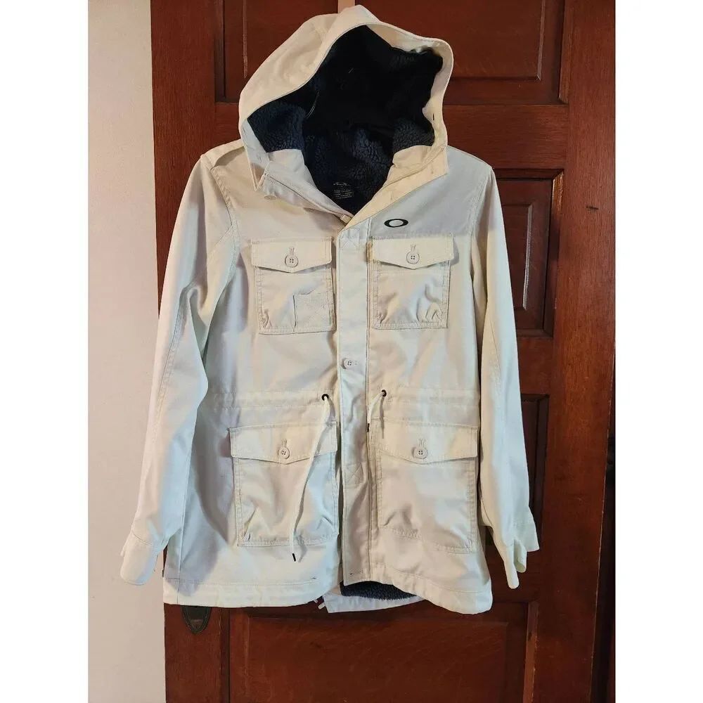 Oakley LARGE Cream and White Coat 82087304. Fully lined. See pictures for any im